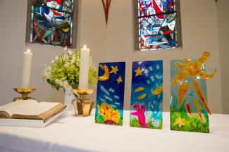 Altar mit Glaskunst Altar mit Glaskunst